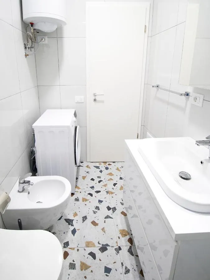 Luxury Apt In Mangalem21 Complex Wifi,Ac Tirana Albania